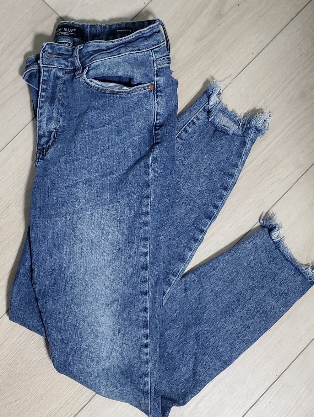 Judy Blue Skinny Fit Size 9/29 Juniors Frayed Shark Bite Stretch Ankle Jeans